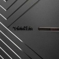 Βαλίτσα σκληρή μεσαία επεκτάσιμη μαύρη με 4 ρόδες Calvin Klein Upright Sustain 2.0 24'' Black