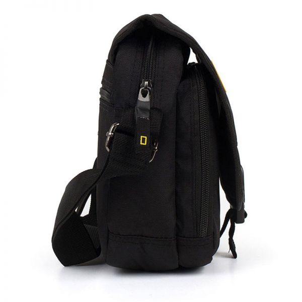 Τσαντάκι ώμου ανδρικό  με καπάκι μαύρο National Geographic Recovery Utility Bag  Black, αριστερή όψη.