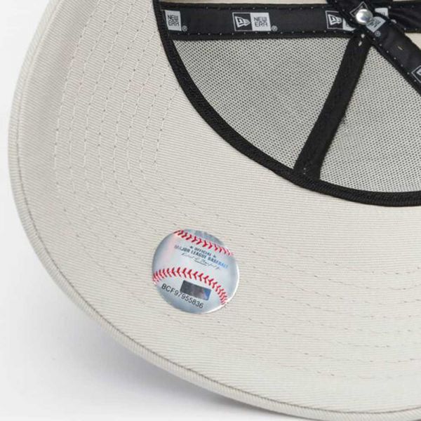 Καπέλο τζόκεϊ μπεζ  New York Yankees New Era 9 Foutry Colour Essential Stone E-Frame Trucker Cap