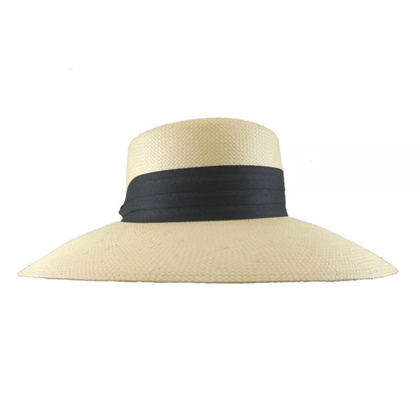 Καπέλο γυναικείο ψάθινο καλοκαιρινό εκρού με μαύρη κορδέλα Καπέλο γυναικείο ψάθινο καλοκαιρινό εκρού με μαύρη κορδέλα